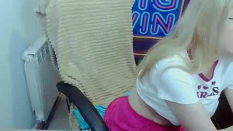 Snapshot of jessikaalba chatting on November 9, 5:39 am Victoria online show from November 9, 5:39 am