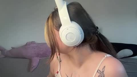 jessluck_1 online show from June 10, 8:35 am