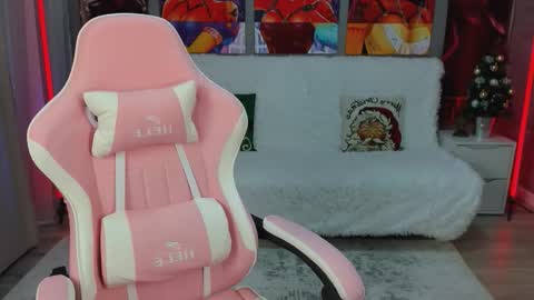 Snapshot of jessswalker chatting on December 4, 1:48 am JesssWalker online show from December 4, 1:48 am