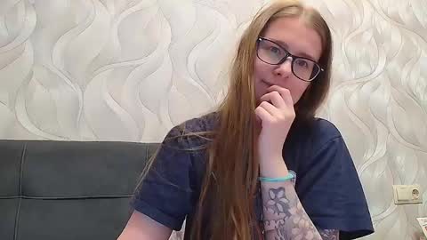 jessy_yng online show from October 31, 12:28 pm