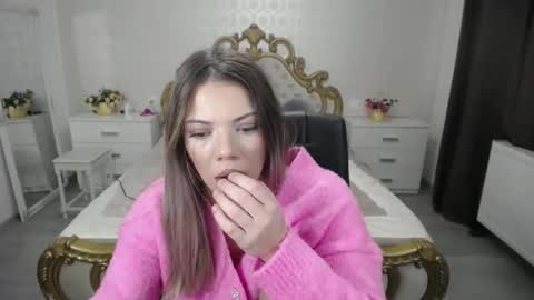 jessycatop online show from February 3, 9:14 am