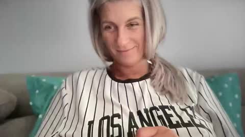 Snapshot of jessye_vega chatting on October 10, 9:19 am Jessye online show from October 10, 9:19 am