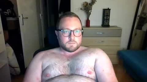 jeuneloup92 online show from October 23, 5:55 pm