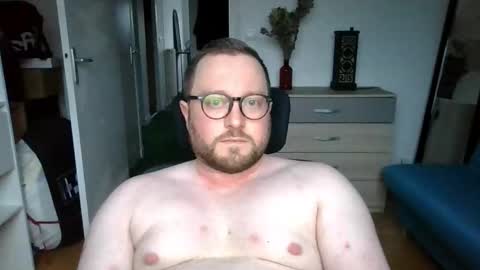 jeuneloup92 online show from October 28, 4:42 pm