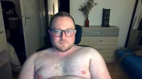 Snapshot of jeuneloup92 chatting on January 16, 8:24 pm jeuneloup92 online show from January 16, 8:24 pm