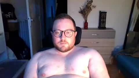 Snapshot of jeuneloup92 chatting on February 10, 5:28 pm jeuneloup92 online show from February 10, 5:28 pm