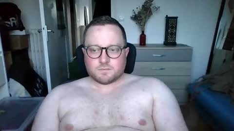 Snapshot of jeuneloup92 chatting on February 16, 5:31 pm jeuneloup92 online show from February 16, 5:31 pm