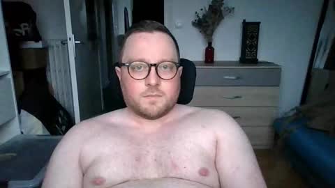 Snapshot of jeuneloup92 chatting on February 17, 4:57 pm jeuneloup92 online show from February 17, 4:57 pm