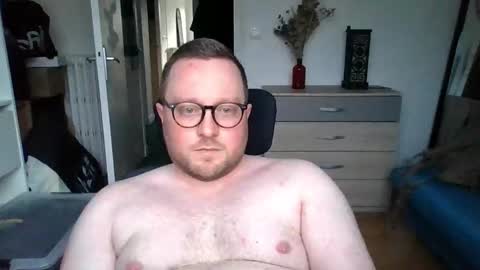 Snapshot of jeuneloup92 chatting on February 18, 4:58 pm jeuneloup92 online show from February 18, 4:58 pm