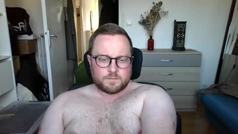 Snapshot of jeuneloup92 chatting on March 3, 4:57 pm jeuneloup92 online show from March 3, 4:57 pm