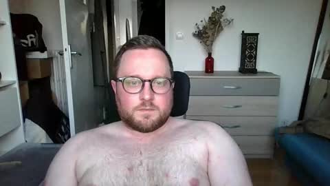 Snapshot of jeuneloup92 chatting on March 4, 5:41 pm jeuneloup92 online show from March 4, 5:41 pm