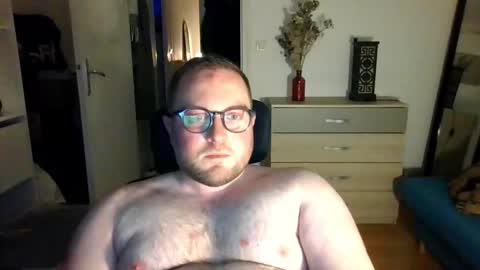 Snapshot of jeuneloup92 chatting on March 16, 9:41 pm jeuneloup92 online show from March 16, 9:41 pm