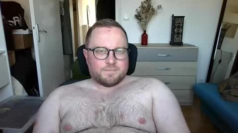 Snapshot of jeuneloup92 chatting on March 18, 4:54 pm jeuneloup92 online show from March 18, 4:54 pm