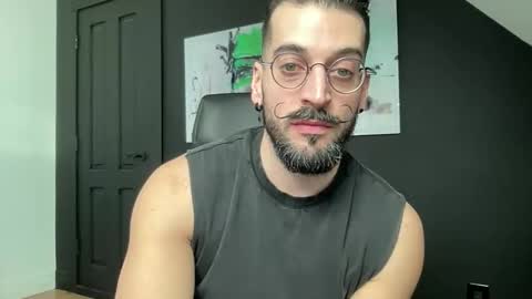 Snapshot of jeunemek00779042 chatting on December 22, 2:03 pm JEUNEMEK007 online show from December 22, 2:03 pm