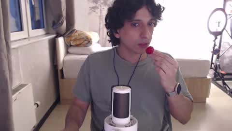 Snapshot of jeuo chatting on June 15, 6:21 pm jeuo online show from June 15, 6:21 pm