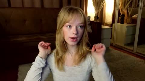 Gwen online show from December 21, 7:15 am