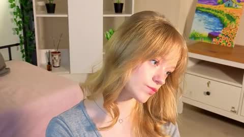 Gwen online show from February 27, 8:09 pm