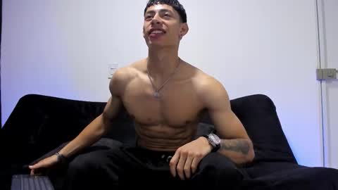 Snapshot of jey_cox23 chatting on November 18, 10:41 am jey cox online show from November 18, 10:41 am