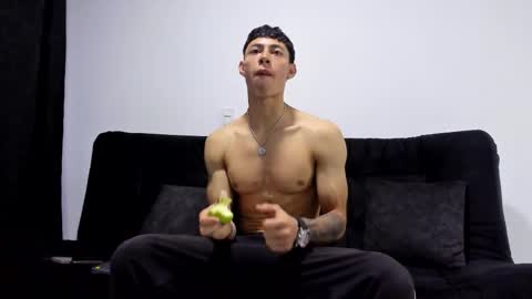 Snapshot of jey_cox23 chatting on November 22, 10:36 am jey cox online show from November 22, 10:36 am