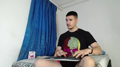 Snapshot of jeycob_happy97 chatting on November 2, 11:45 am Juan David online show from November 2, 11:45 am