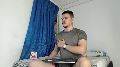 Snapshot of jeycob_happy97 chatting on November 5, 12:43 am Juan David online show from November 5, 12:43 am