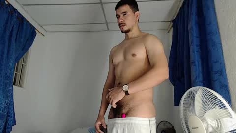 Snapshot of jeycob_happy97 chatting on November 27, 10:45 pm Juan David online show from November 27, 10:45 pm