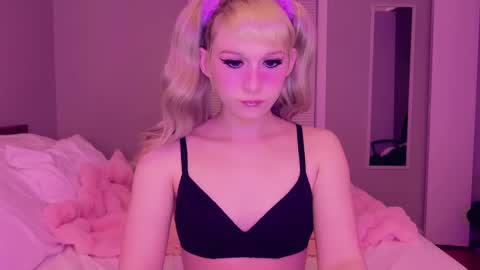 Snapshot of jeylababe chatting on September 20, 2:23 am online show from September 20, 2:23 am