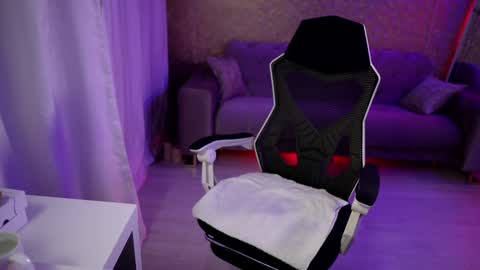 Snapshot of jeyssy69 chatting on January 28, 5:00 am Jeyssy also Andra online show from January 28, 5:00 am