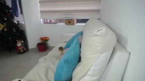 Camila online show from December 22, 11:40 am