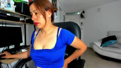 Snapshot of jezabel_purple chatting on May 13, 2:47 pm Camila online show from May 13, 2:47 pm