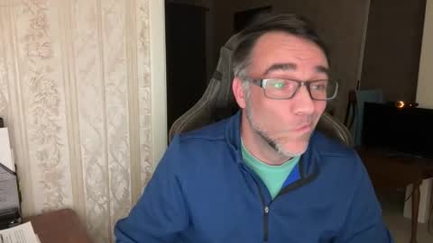 jglisson83 online show from December 18, 5:35 am