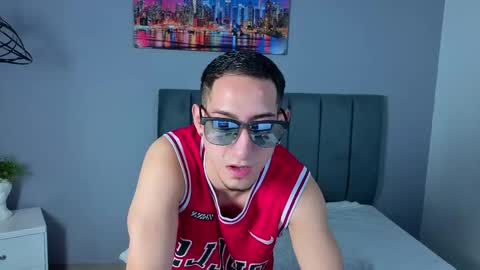 Jhan online show from April 30, 8:04 pm