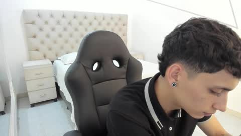 jhoanleandro online show from October 24, 5:04 am