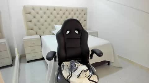 jhoanleandro online show from November 4, 5:06 am