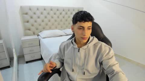 jhoanleandro online show from November 15, 4:54 am