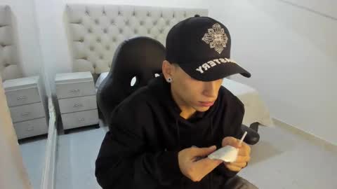 jhoanleandro online show from December 1, 5:12 am