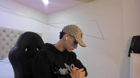 Snapshot of jhoanleandro chatting on January 9, 4:15 am jhoanleandro online show from January 9, 4:15 am