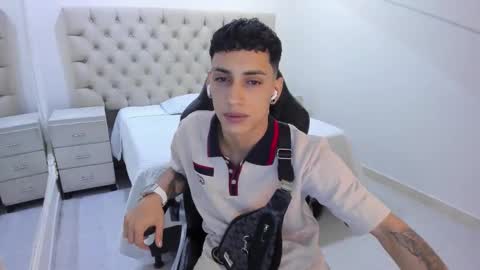 Snapshot of jhoanleandro chatting on January 10, 4:25 am jhoanleandro online show from January 10, 4:25 am