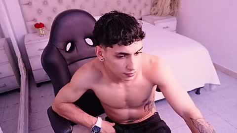 Snapshot of jhoanleandro chatting on May 22, 11:05 am jhoanleandro online show from May 22, 11:05 am