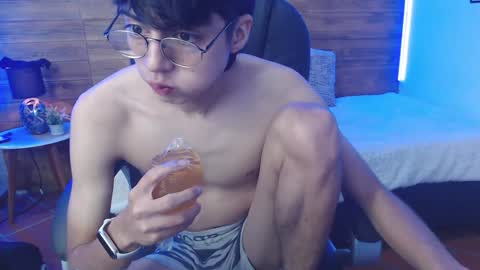 Snapshot of jhoellx chatting on December 28, 3:26 pm Jhoel online show from December 28, 3:26 pm