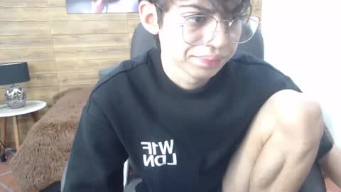 Snapshot of jhoellx chatting on March 8, 12:41 pm Jhoel online show from March 8, 12:41 pm