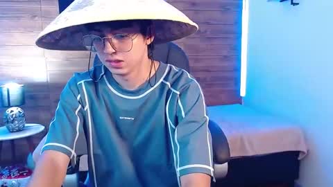 Snapshot of jhoellx chatting on October 31, 9:49 pm Jhoel online show from October 31, 9:49 pm