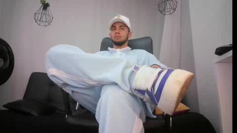 Snapshot of jhon_malo chatting on February 4, 3:22 am jhon_malo online show from February 4, 3:22 am