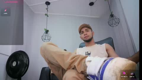 Snapshot of jhon_malo chatting on February 14, 5:41 am jhon_malo online show from February 14, 5:41 am