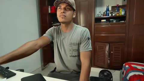 Snapshot of jhon_wich2 chatting on July 18, 6:12 pm Jhon wich2 online show from July 18, 6:12 pm
