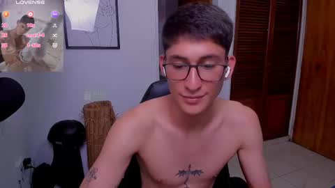 Snapshot of jhonleving chatting on February 19, 12:14 am Jack online show from February 19, 12:14 am