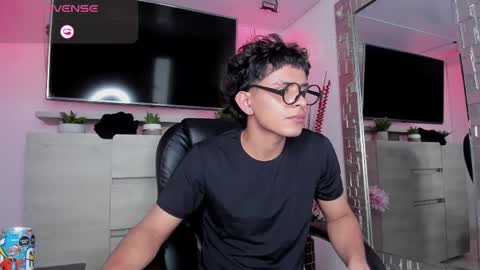 Snapshot of jhonny_blake_ chatting on May 27, 8:17 pm JHONNATHAN online show from May 27, 8:17 pm