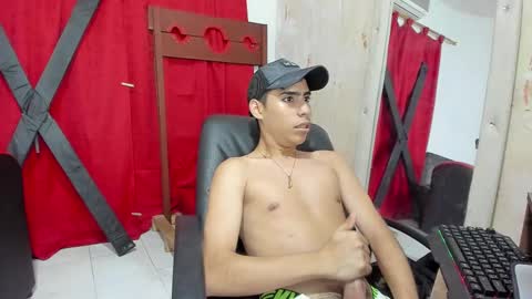 Snapshot of jhonny_latinboy chatting on January 30, 9:36 am Jhonny online show from January 30, 9:36 am