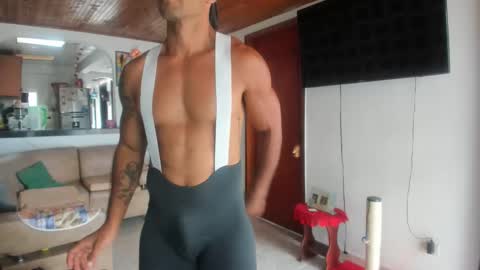 Snapshot of jhonnyxxfitnexx chatting on May 5, 6:38 pm jh online show from May 5, 6:38 pm