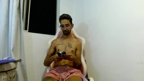 Snapshot of jhonsonvlatino chatting on June 30, 12:44 am jhonsonvlatino online show from June 30, 12:44 am